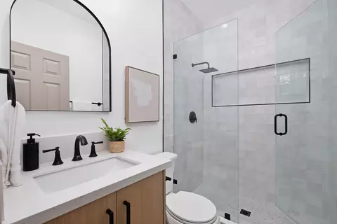 Bath - 2122 Opal Rdg, Vista, CA 92081 photo 1 of 5