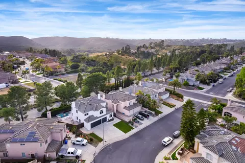 View/Area - 2122 Opal Rdg, Vista, CA 92081 photo 4 of 9
