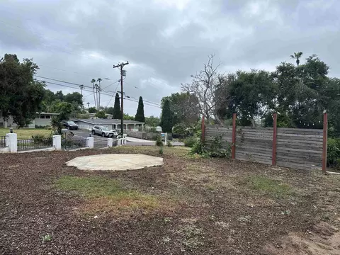 Exterior - 1104 Oak Dr, Vista, CA 92084 photo 26 of 28