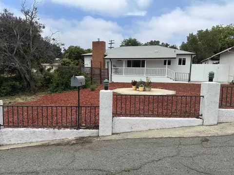 1104 Oak Dr, Vista, CA 92084