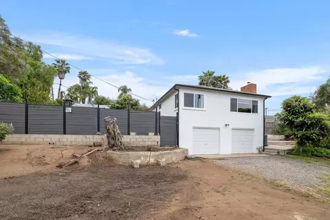 Exterior - 1104 Oak Dr, Vista, CA 92084 photo 5 of 28
