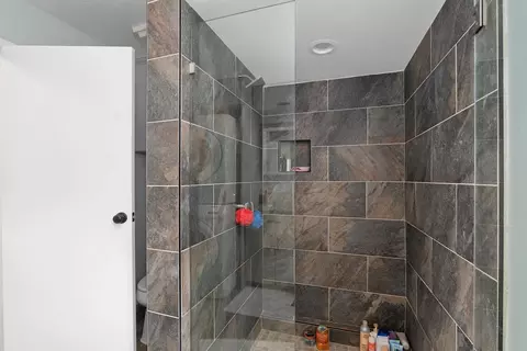 Bath - 1104 Oak Dr, Vista, CA 92084 photo 3 of 4