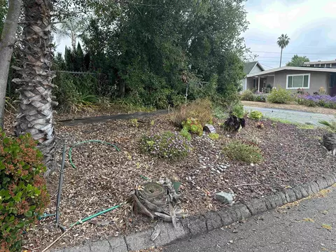 Exterior - 1104 Oak Dr, Vista, CA 92084 photo 13 of 28