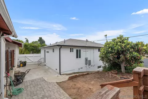 Exterior - 1104 Oak Dr, Vista, CA 92084 photo 10 of 28