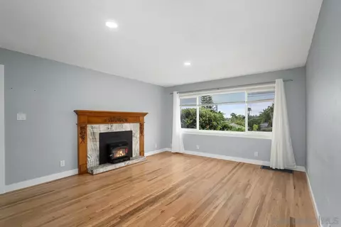 Living - 1104 Oak Dr, Vista, CA 92084 photo 2 of 7
