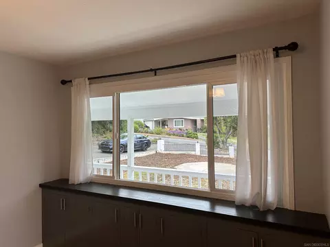 Living - 1104 Oak Dr, Vista, CA 92084 photo 5 of 7