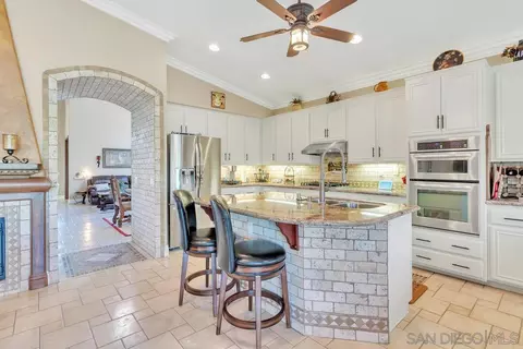 Kitchen - 45846 Paseo Gallante, Temecula, CA 92592 photo 1 of 4