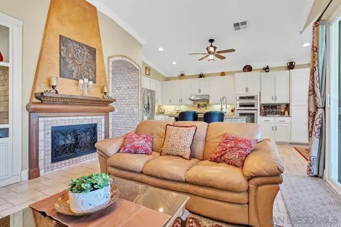 Living - 45846 Paseo Gallante, Temecula, CA 92592 photo 4 of 4