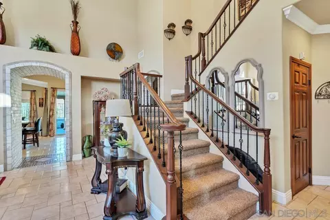 Entry Way - 45846 Paseo Gallante, Temecula, CA 92592 photo 4 of 6