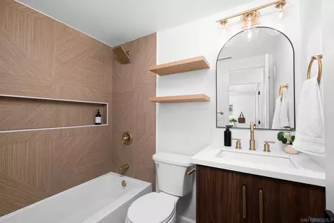 Bath - 981 Grove Ave, Imperial Beach, CA 91932 photo 2 of 2