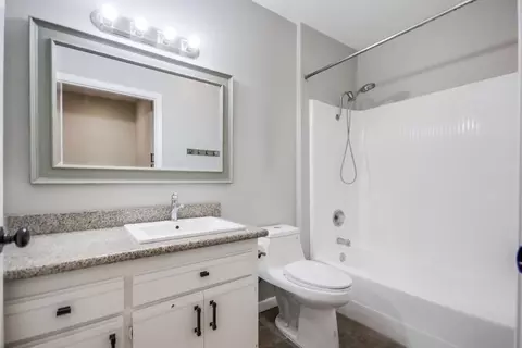 Bath - 12716 Lakeshore Dr #L, Lakeside, CA 92040 photo 1 of 3