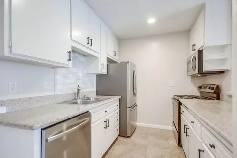 Kitchen - 12716 Lakeshore Dr #L, Lakeside, CA 92040 photo 4 of 8