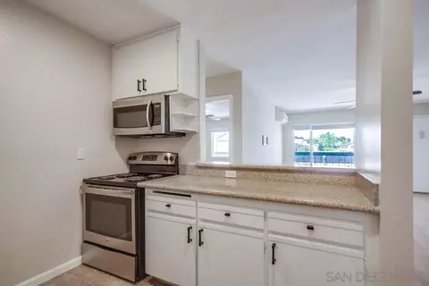 Kitchen - 12716 Lakeshore Dr #L, Lakeside, CA 92040 photo 7 of 8