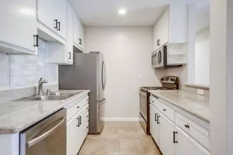 Kitchen - 12716 Lakeshore Dr #L, Lakeside, CA 92040 photo 5 of 8