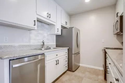 Kitchen - 12716 Lakeshore Dr #L, Lakeside, CA 92040 photo 1 of 8
