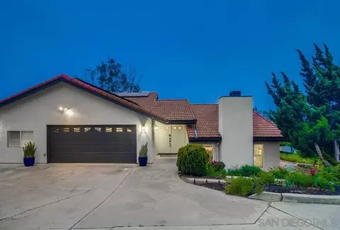 825 Hacienda Dr, El Cajon, CA 92020