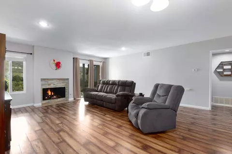 Living - 1634 Pala Lake Dr, Fallbrook, CA 92028 photo 2 of 5