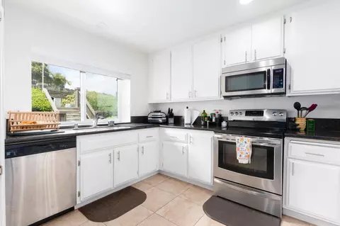 Kitchen - 1634 Pala Lake Dr, Fallbrook, CA 92028 photo 2 of 5