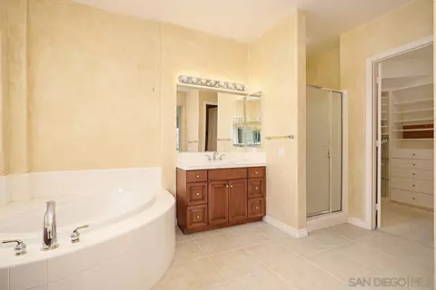 Bath - 1608 Hillstone Ave, Escondido, CA 92029 photo 3 of 7