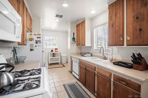 966 Ellen Ln, El Cajon, CA 92019 photo 8