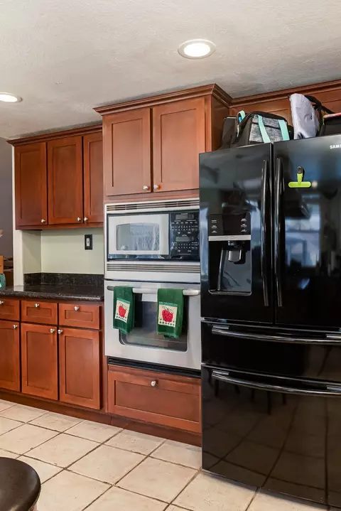 Kitchen - 9597 Leyendekker Ct, Lakeside, CA 92040 photo 2 of 3