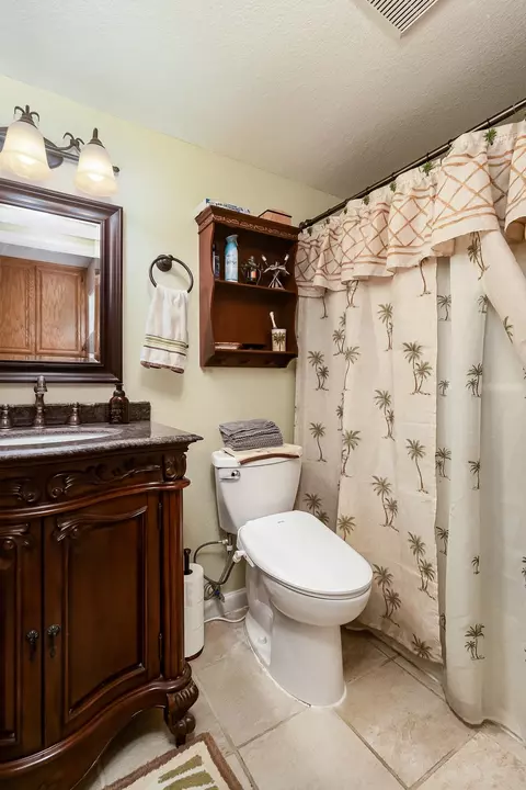 Bath - 9597 Leyendekker Ct, Lakeside, CA 92040 photo 4 of 4