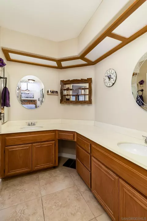 Bath - 9597 Leyendekker Ct, Lakeside, CA 92040 photo 1 of 4