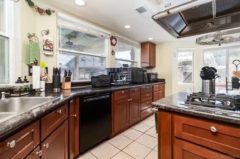 Kitchen - 9597 Leyendekker Ct, Lakeside, CA 92040 photo 3 of 3