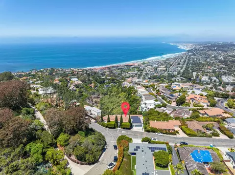 View/Area - 7403 Hillside Dr, La Jolla, CA 92037 photo 3 of 9