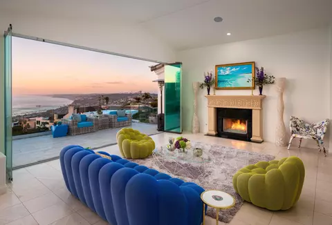 Living - 7403 Hillside Dr, La Jolla, CA 92037 photo 3 of 8
