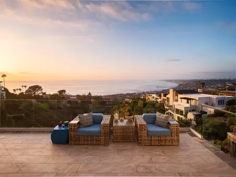 View/Area - 7403 Hillside Dr, La Jolla, CA 92037 photo 6 of 9