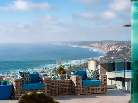 View/Area - 7403 Hillside Dr, La Jolla, CA 92037 photo 4 of 9