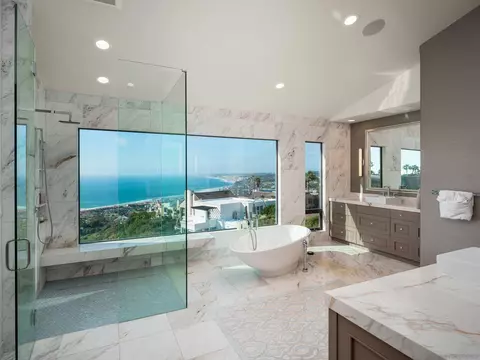 Bath - 7403 Hillside Dr, La Jolla, CA 92037 photo 3 of 5
