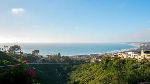 View/Area - 7403 Hillside Dr, La Jolla, CA 92037 photo 7 of 9