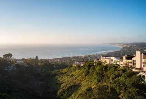 View/Area - 7403 Hillside Dr, La Jolla, CA 92037 photo 5 of 9