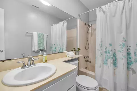 Bath - 1841 Gatepost Rd, Encinitas, CA 92024 photo 1 of 3