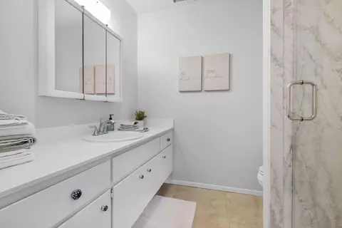 Bath - 1841 Gatepost Rd, Encinitas, CA 92024 photo 2 of 3
