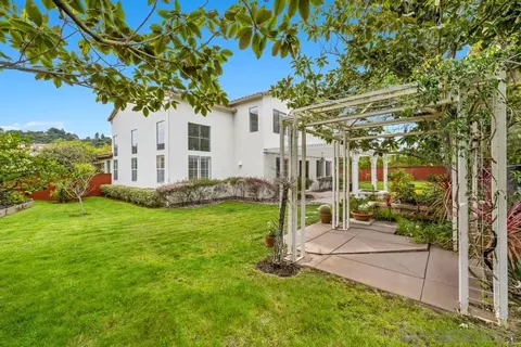 Exterior - 2318 Longfellow Rd, Carlsbad, CA 92008 photo 8 of 10