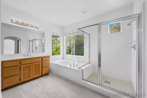 Bath - 2318 Longfellow Rd, Carlsbad, CA 92008 photo 4 of 5