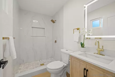 Bath - 16206 Rostrata Hill Rd, Poway, CA 92064 photo 3 of 6