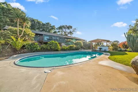 Exterior - 16206 Rostrata Hill Rd, Poway, CA 92064 photo 4 of 17