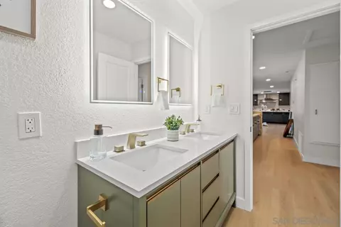 Bath - 16206 Rostrata Hill Rd, Poway, CA 92064 photo 2 of 6