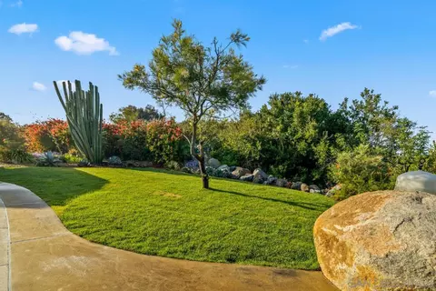 Exterior - 16206 Rostrata Hill Rd, Poway, CA 92064 photo 5 of 17