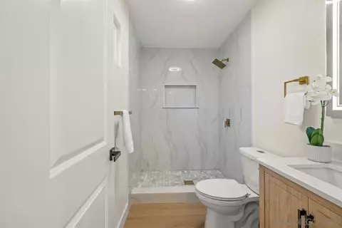 Bath - 16206 Rostrata Hill Rd, Poway, CA 92064 photo 4 of 6