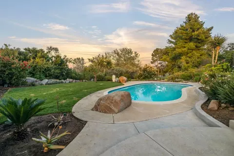 Exterior - 16206 Rostrata Hill Rd, Poway, CA 92064 photo 11 of 17