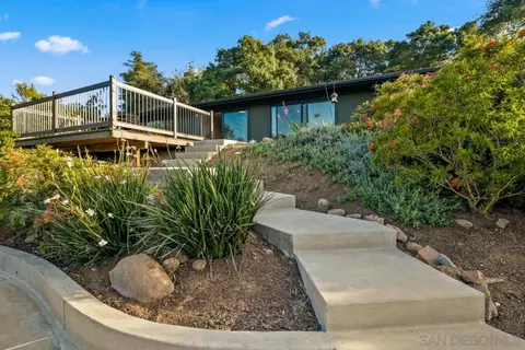Exterior - 16206 Rostrata Hill Rd, Poway, CA 92064 photo 7 of 17