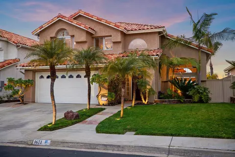 1671 Olympus Loop, Vista, CA 92081