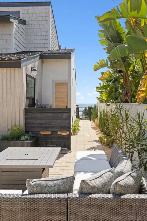 Exterior - 1830 S Pacific St, Oceanside, CA 92054 photo 7 of 9