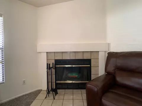 Living - 700 Bahama Dr, Hemet, CA 92543 photo 3 of 8