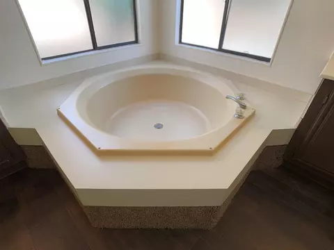 Bath - 700 Bahama Dr, Hemet, CA 92543 photo 3 of 6
